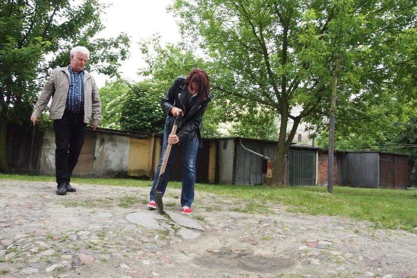 "Muzeum mojego podwórka" na Słomiance. A na środku podwórka,...