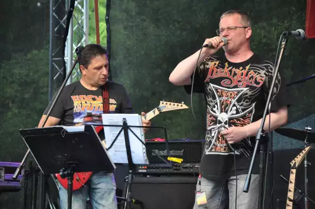 Gitariada to muzyczne, wielopokoleniowe spotkanie. To festiwal głównie dla zespołów big-beatowych. Nie brak tam kapeli, które grały na Opolszczyźnie przed kilkudziesięciu laty. 

Do zabawy zapraszane są także młode zespoły. Tegoroczna edycja Gitariady rozpoczęła się w piątek i zakończy w sobotę późnym wieczorem. 

W piątek na scenie zaprezentowały się m.in. Muzozaury z Głubczyc, Old Kaskada, Drill Stone, Czerwone i Czarne, Kenedth. W drugim dniu też można posłuchać big-beat ostrzejszym wykonaniu. Dziś grają: Waldek Orłowski, Stream, Znikający Punkt, inni, 47 Horses i wielu innych. Gwiazdą wieczoru będzie Krzysztof Wróbel, były wokalista SAAB 90 z zespołem Communa z Niemiec.