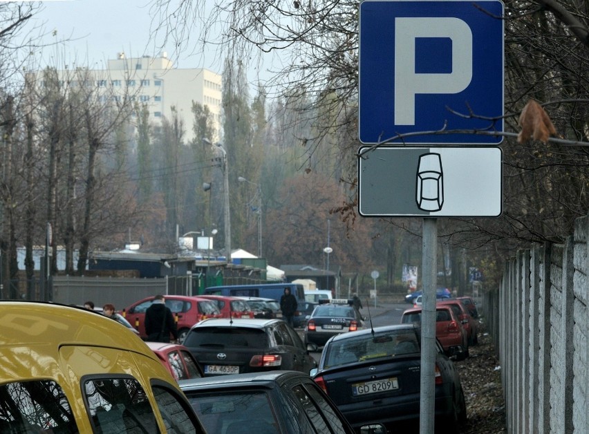 Parkowanie we Wrzeszczu Dolnym będzie płatne? Jest pomysł na strefę parkowania. Pobór opłat najwcześniej w przyszłym roku