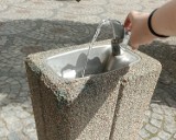 Zdroje uliczne w Głogowie już czynne. PWiK zachęca do picia wody, bo zawiera m.in. wapń i magnez