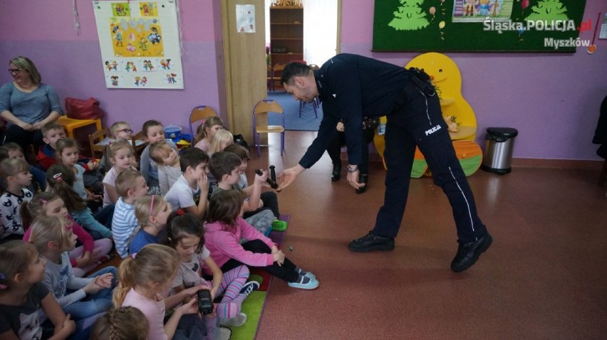 Myszków: Policja w przedszkolu. O czym dzieciom opowiadali mundurowi? [ZDJĘCIA]