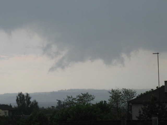 Formujące się tornado koło Trzebini.