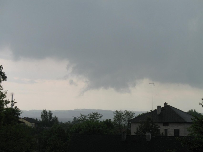 Formujące się tornado koło Trzebini.