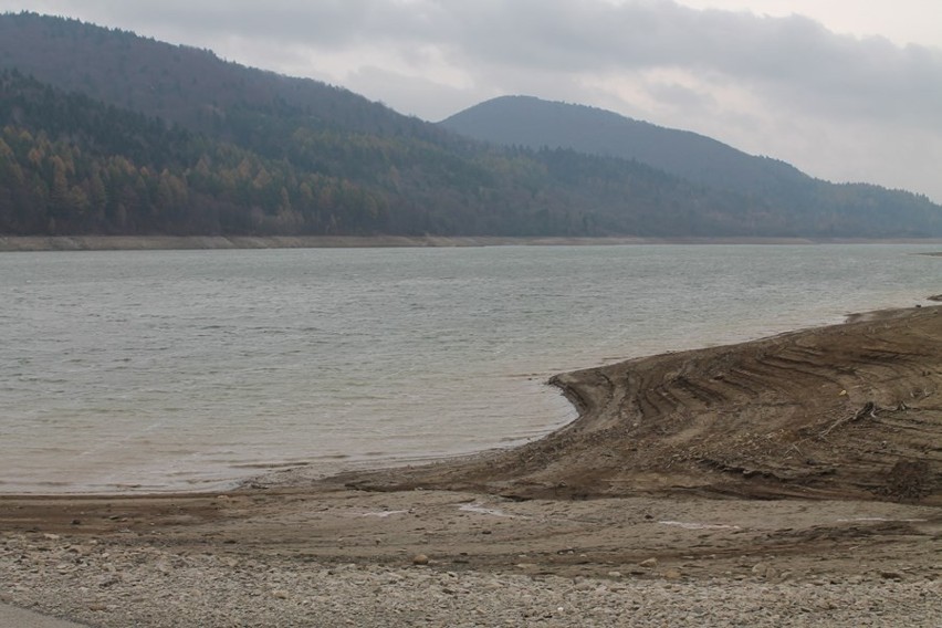 Zbiornik Klimkówka - mocno opadł poziom wody