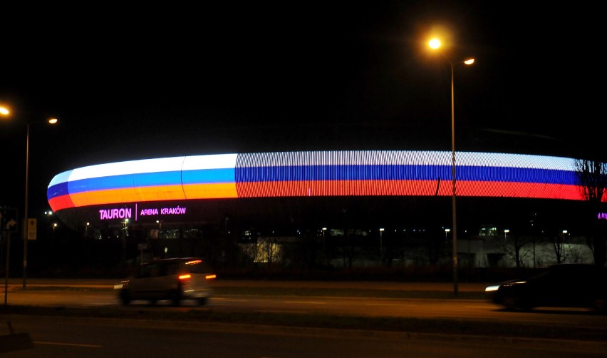 Tauron Arena w kolorach rosyjskiej flagi [ZDJĘCIA]