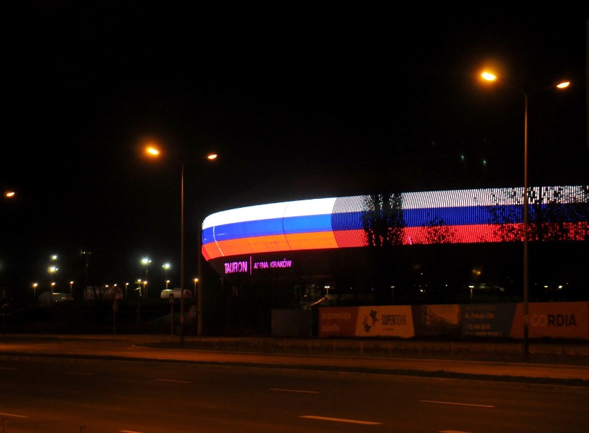 Tauron Arena w kolorach rosyjskiej flagi [ZDJĘCIA]