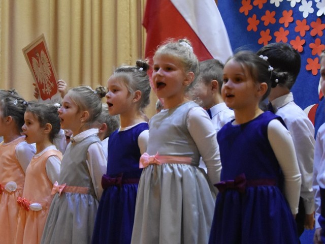 W Kobylance odbyła się uroczysta akademia z okazji setnej rocznicy odzyskanie przez Polskę niepodległości