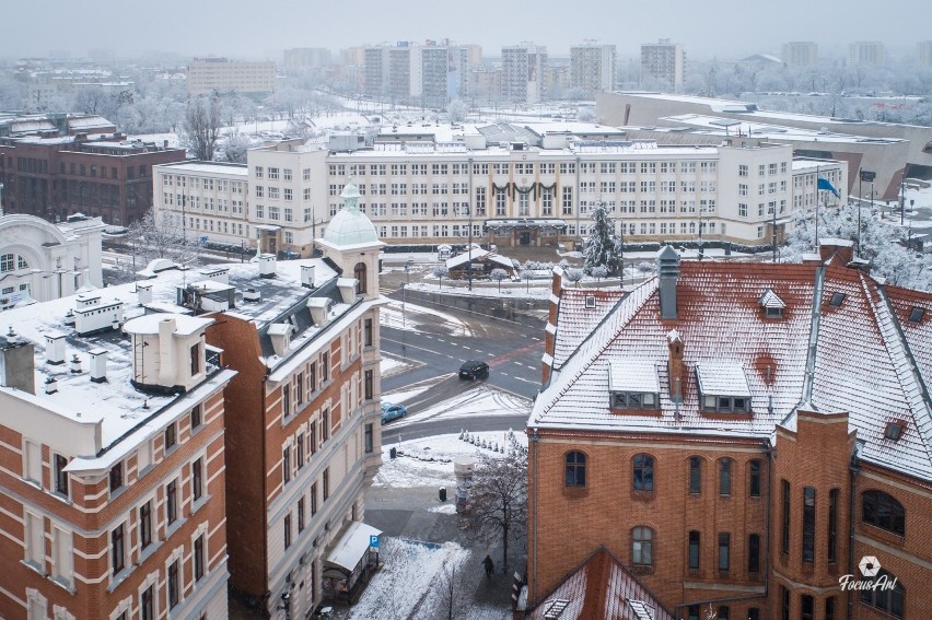 Toruń zimą z drona. Tak wygląda całe miasto w śniegu z lotu ptaka! Fascynujące zdjęcia! 
