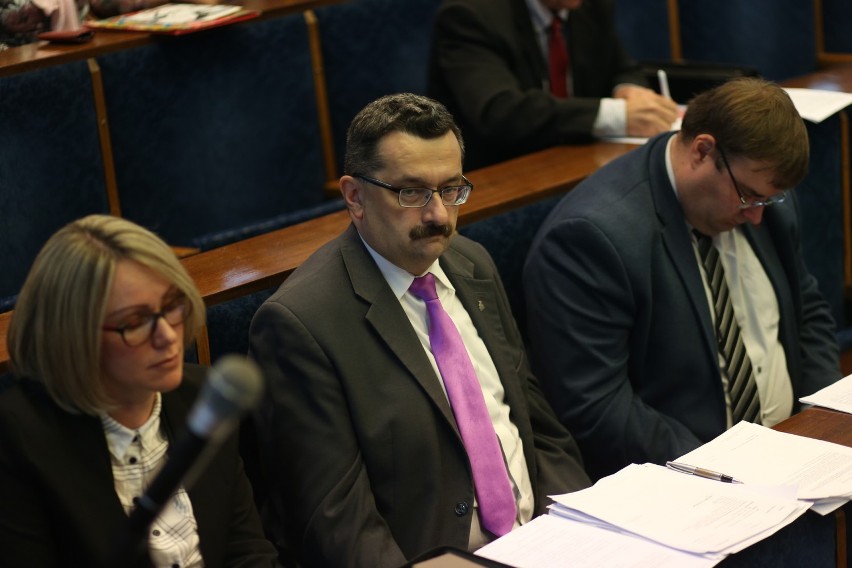 Bytomscy radni zdecydowali o referendum ws. odwołania Damiana Bartyli
