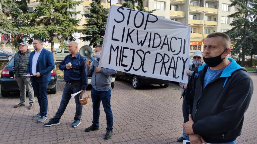 Protest kupców przed Urzędem Miasta Piotrkowa przeciw...