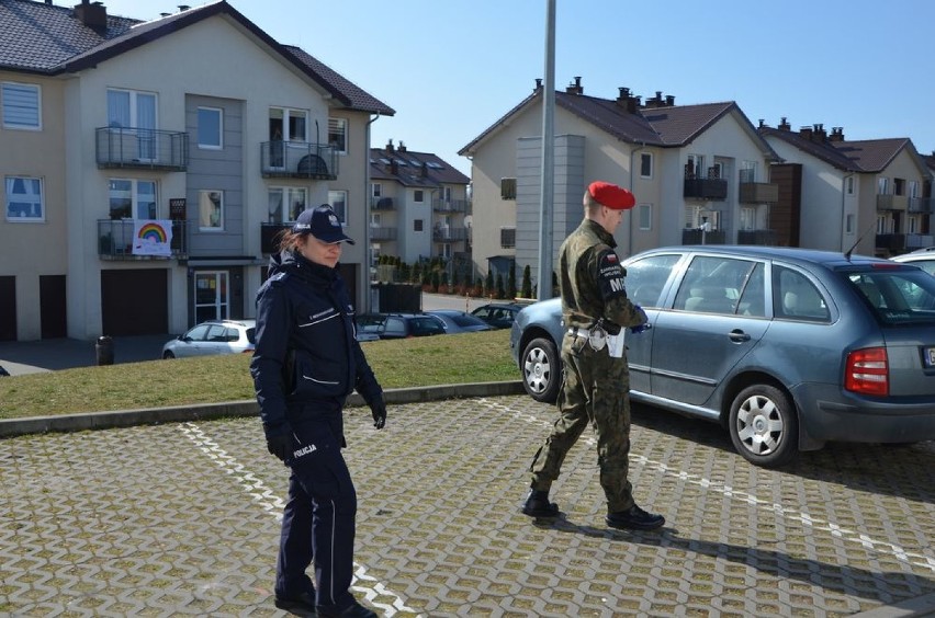 Powiat wejherowski. Funkcjonariusze patrolują teren i wystawiają mandaty za naruszenie przepisów