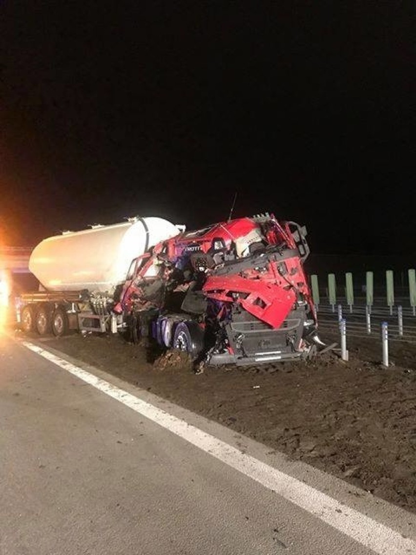 A1: zderzenie dwóch ciężarówek na obwodnicy Częstochowy....