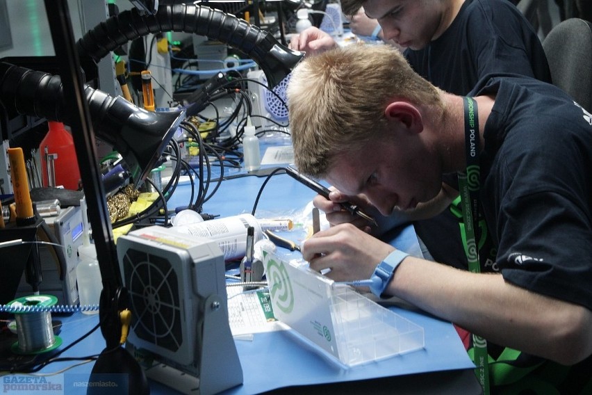 Adam Troszyński z Zespołu Szkół Elektrycznych we Włocławku mistrzem Polski w lutowaniu. Renex Soldering Championship 2019 [zdjęcia, wideo]