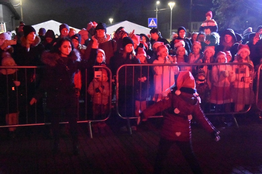 Gminne Mikołajki w Damasławku. Podczas wydarzenia na Rynku rozbłysła choinka 