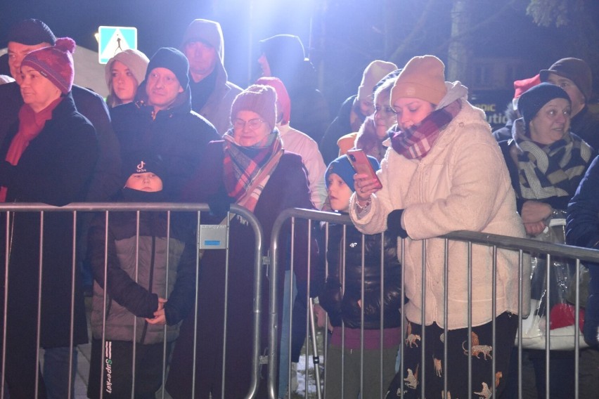 Gminne Mikołajki w Damasławku. Podczas wydarzenia na Rynku rozbłysła choinka 