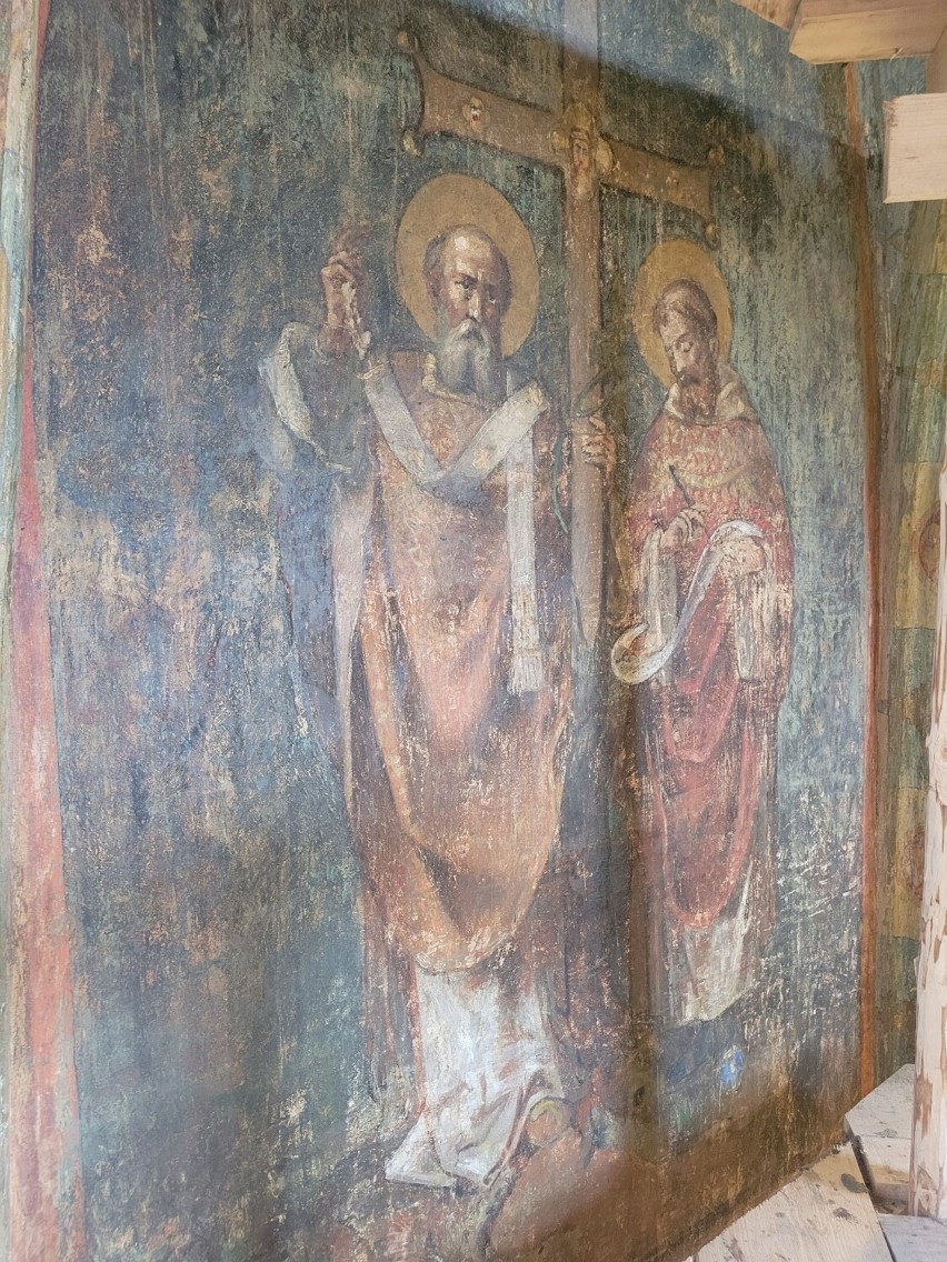 Spektakularne odkrycie podczas prac konserwatorskich w kościele w Odrzykoniu. Unikatowe polichromie mają 150 lat [ZDJĘCIA]