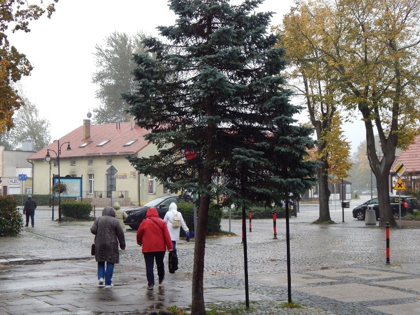 Silny wiatr w Ustce i regionie. Sztorm na Bałtyku [ZDJĘCIA]