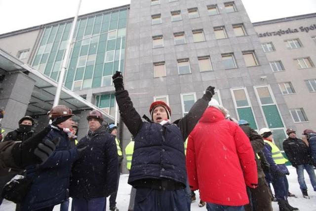 Strajk przed JSW w Jastrzębiu. Górnicy głodują