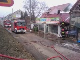 Gdańsk: Pożar warsztatu przy Trakcie św. Wojciecha. Dwie osoby poszkodowane [ZDJĘCIA]