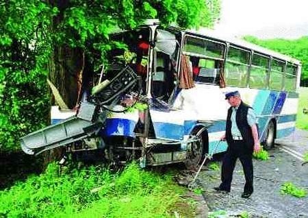 Pasażerowie autobusu mogą mówić o wielkim szczęściu, że nie doszło do większej tragedii. 	Fot. Rafał Kosecki