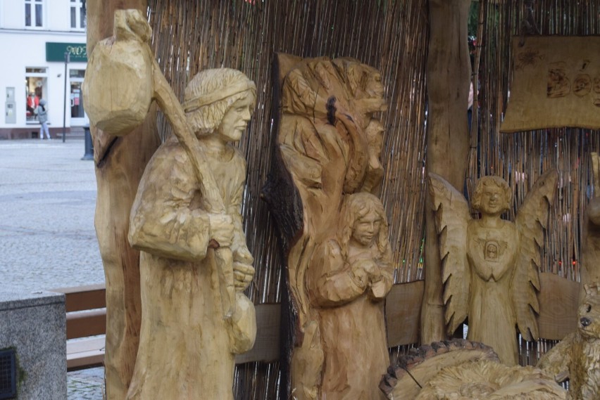 Mieszkańcy mogą już oglądać niezwykłą Stajenkę Betlejemską na Rynku w Kościerzynie ZDJĘCIA