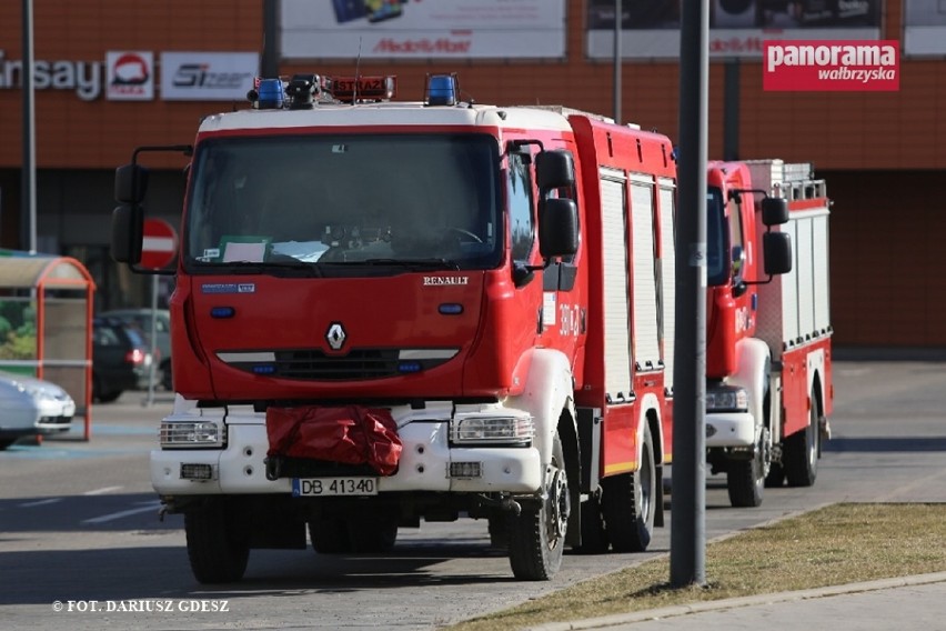 Alarm i ewakuacja w Galerii Victoria - na miejscu są...