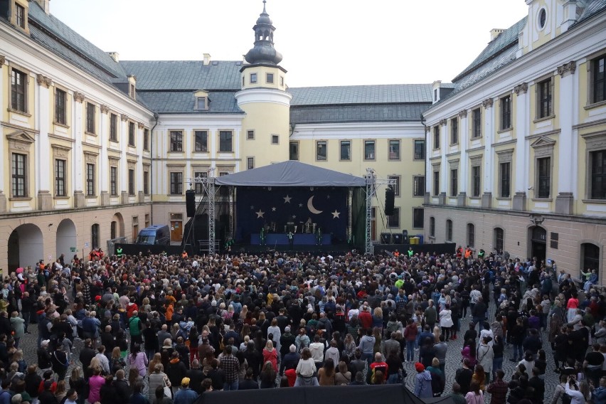 Koncert Ralpha Kaminskiego w Legnicy, artysta zażądał autoryzacji swoich zdjęć