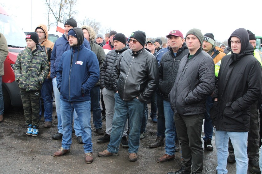 Protest rolników w Koninie. Kilkaset ciągników wyjechało na ulice miasta. To był największy protest rolniczy w Wielkopolsce [WIDEO]