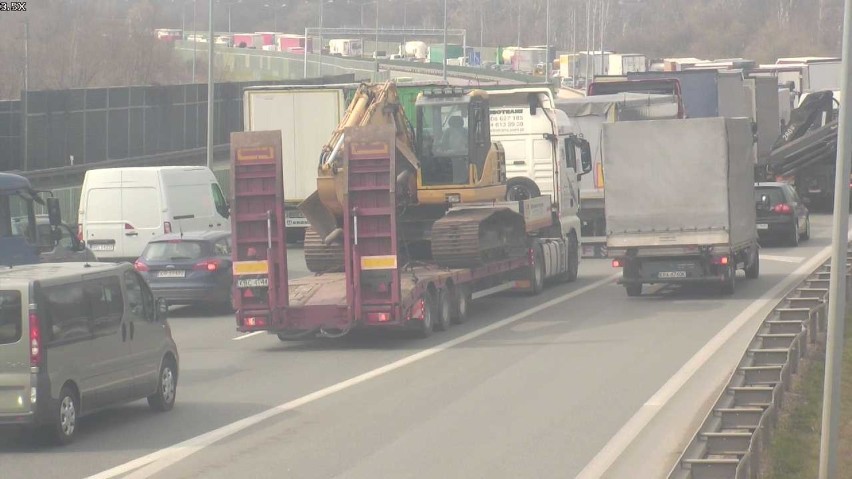 Wypadek na A4. Utrudnienia na obwodnicy Krakowa [KRÓTKO]