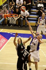 PBG Basket - Turów Zgorzelec 77:69: Poznaniacy nadal w grze!