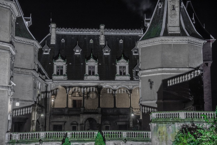 Zamek w Gołuchowie nocą robi piorunujące wrażenie. Zobaczcie sami