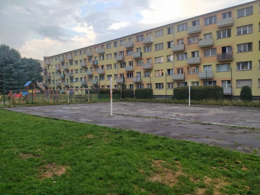 Część mieszkańców osiedla przy Malczewskiego w Kłodzku chce zlikwidowania tamtejszego boiska