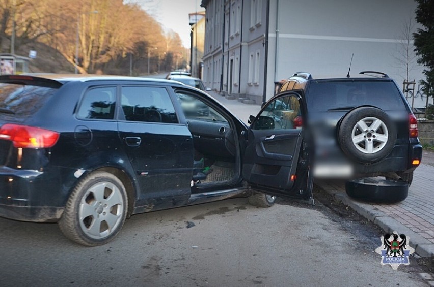 Zagapił się i uderzył w samochód zaparkowany częściowo na...