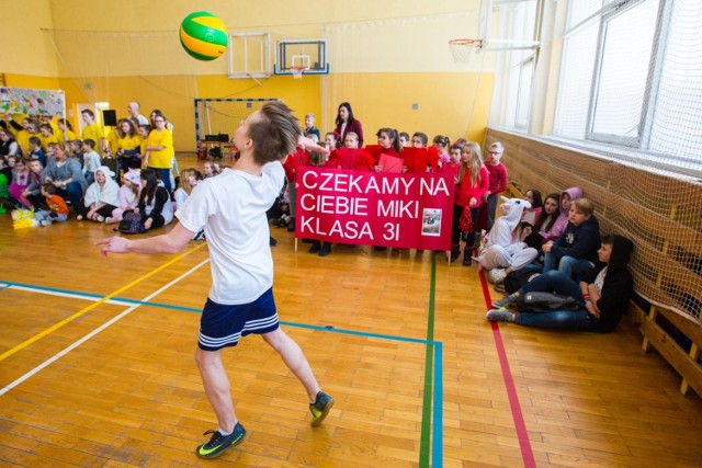 Charytatywny mecz na rzecz Mikołaja chorego na raka mózgu odbył się w Szkole Podstawowej nr 86 w Gdańsku.