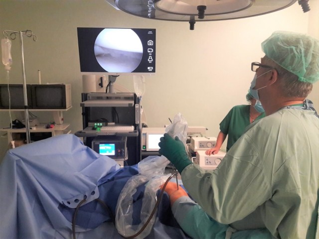 Nowa aparatura służąca do przeprowadzania zabiegów chirurgicznych m.in. skrócić powinna czas oczekiwania pacjentów na zabieg