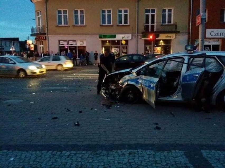 Wypadek w Łukowie: Radiowóz zderzył się z audi. 8 osób...