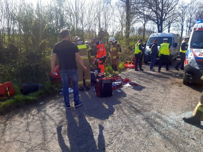 Wypadek w Hajdukach Nyskich w piątek, 30 kwietnia 2021.