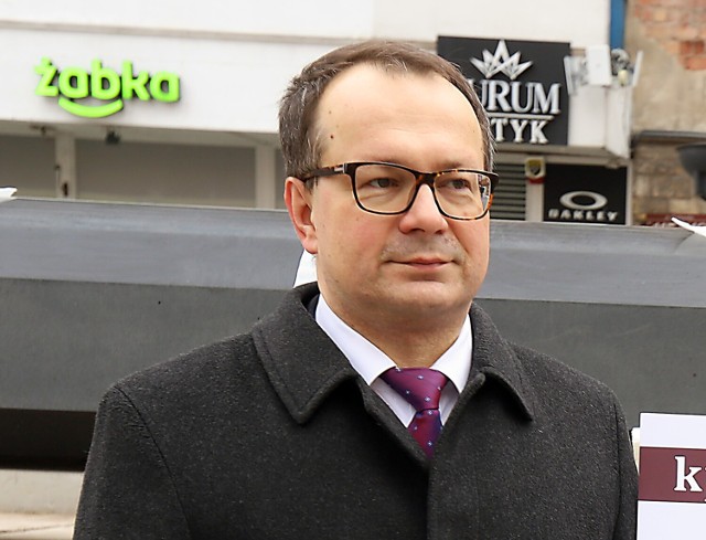 Adwokat Piotr Paduszyński jest współautorem projektu ustawy abolicyjnej. Chodzi o to, aby nie karać więzieniem Polaków walczących na Ukrainie.