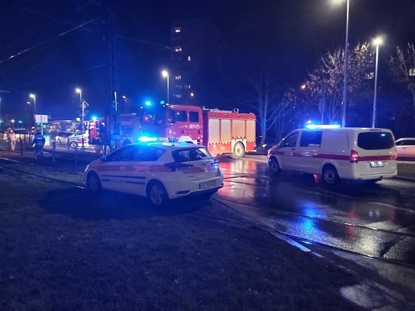 Potrącenie pieszego przez tramwaj w okolicy Ronda...