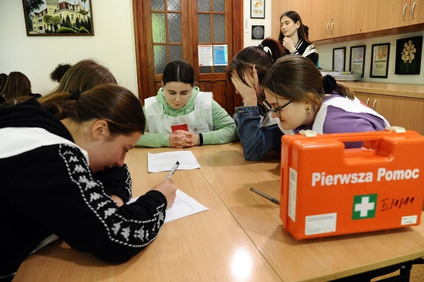 Testowani z pierwszej pomocy przy jasielskim "Medyku" [WIDEO, ZDJĘCIA]