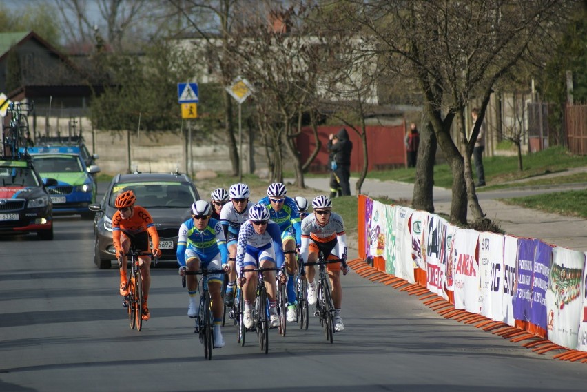 Wyścig kolarski finiszował w Warcie