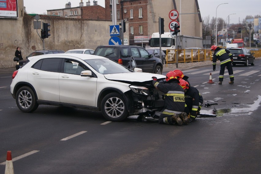 Wypadek na skrzyżowaniu alei Wojska Polskiego z ulicą...
