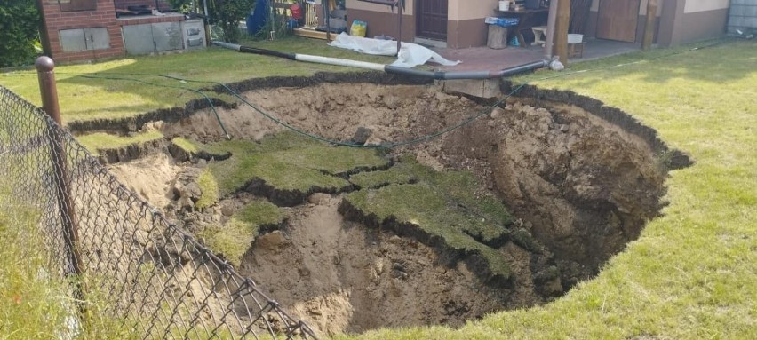 Kolejna wielka dziura na ogródkach działkowych w Trzebini