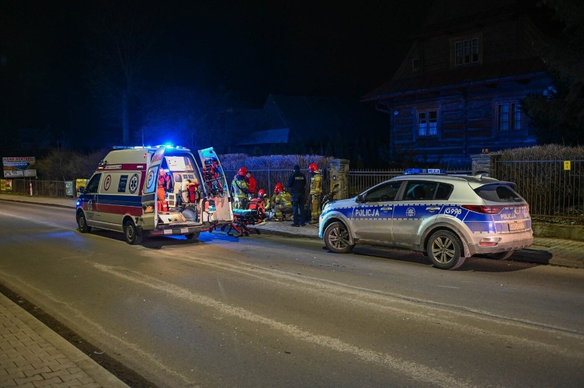 Wypadek na ul. Kasprowicza w Zakopanem. Samochód osobowy...