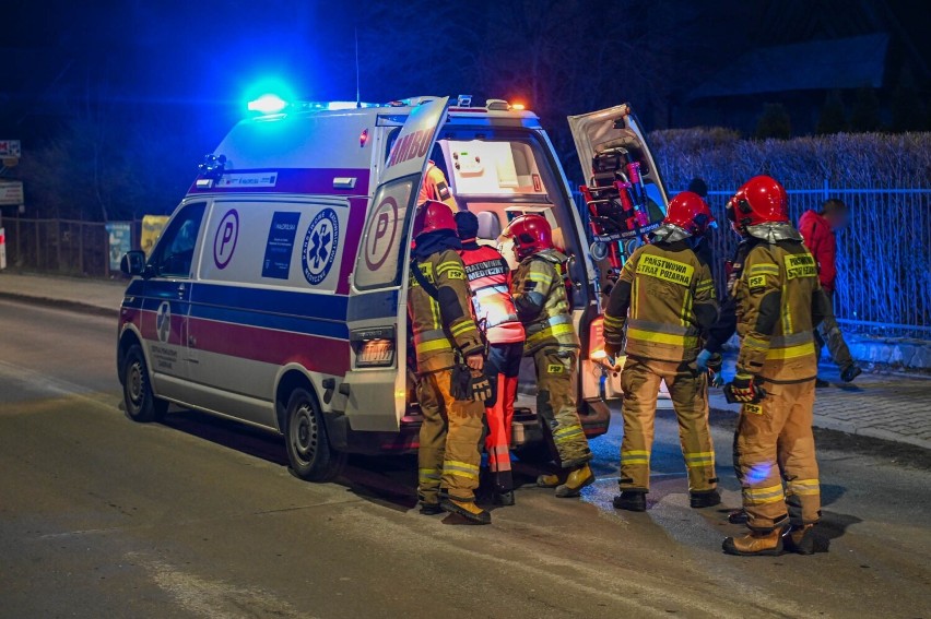 Wypadek na ul. Kasprowicza w Zakopanem. Samochód osobowy...