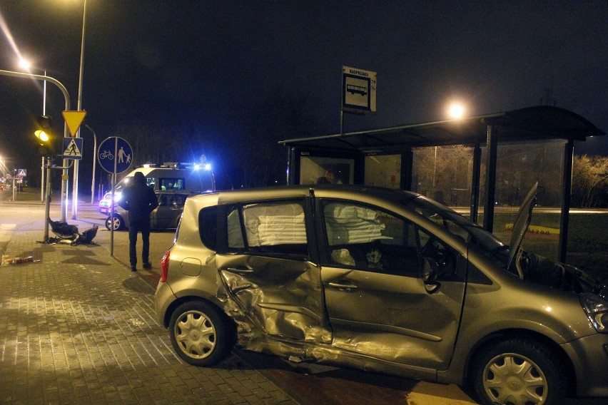 Dwa samochody zderzyły się na skrzyżowaniu ul. Drewnowskiej z ul. Kasprzaka w Łodzi