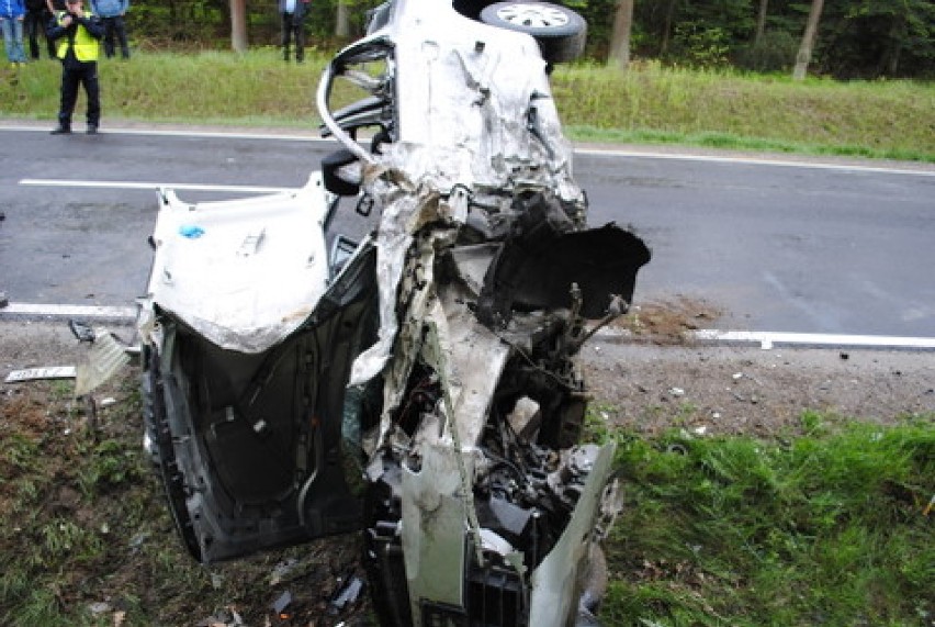 Zderzenie czołowe mercedesa ze ze skodą octavią [