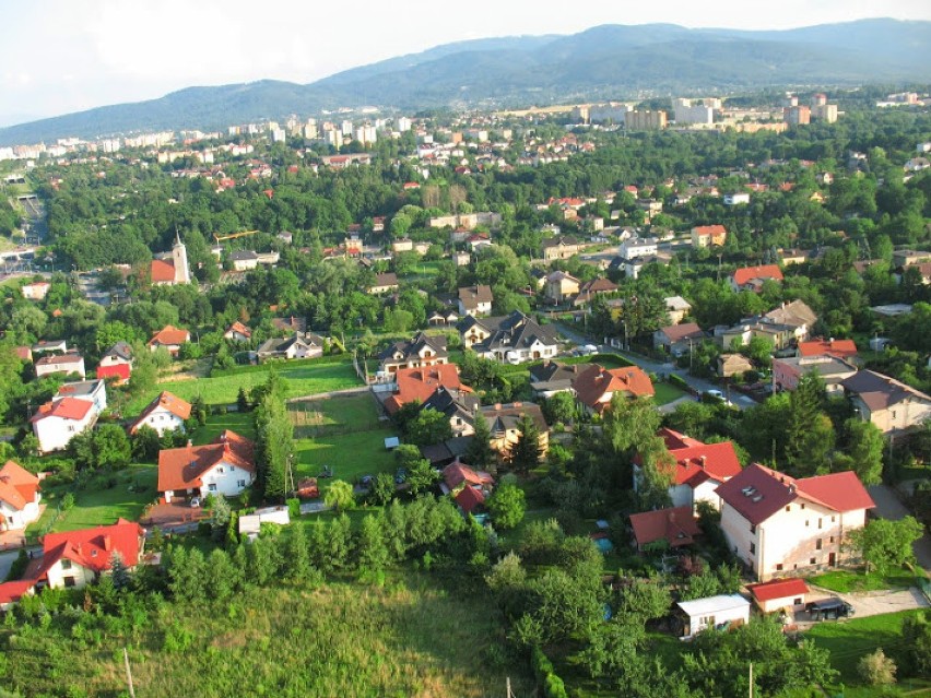 Beskid Śląski z lotu ptaka. Zobacz zdjęcia wykonane przez paralotniarza