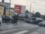 Skrzyżowanie Narodowych Sił Zbrojnych - Bielska. Wypadek na skrzyżowaniu w Płocku. Utrudnienia w ruchu [AKTUALIZACJA]