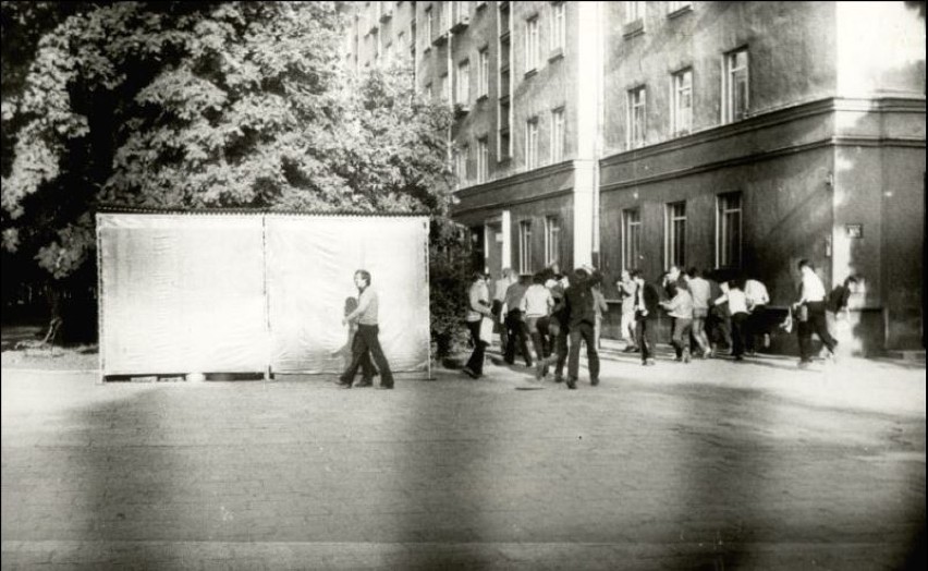 13 czerwca 1982 r., Nowa Huta. Manifestanci na placu...